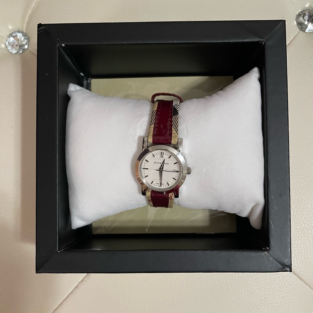 100%
AUTHENTIC BURBERRY NOVA SIGNATURE
CHECK WATCH